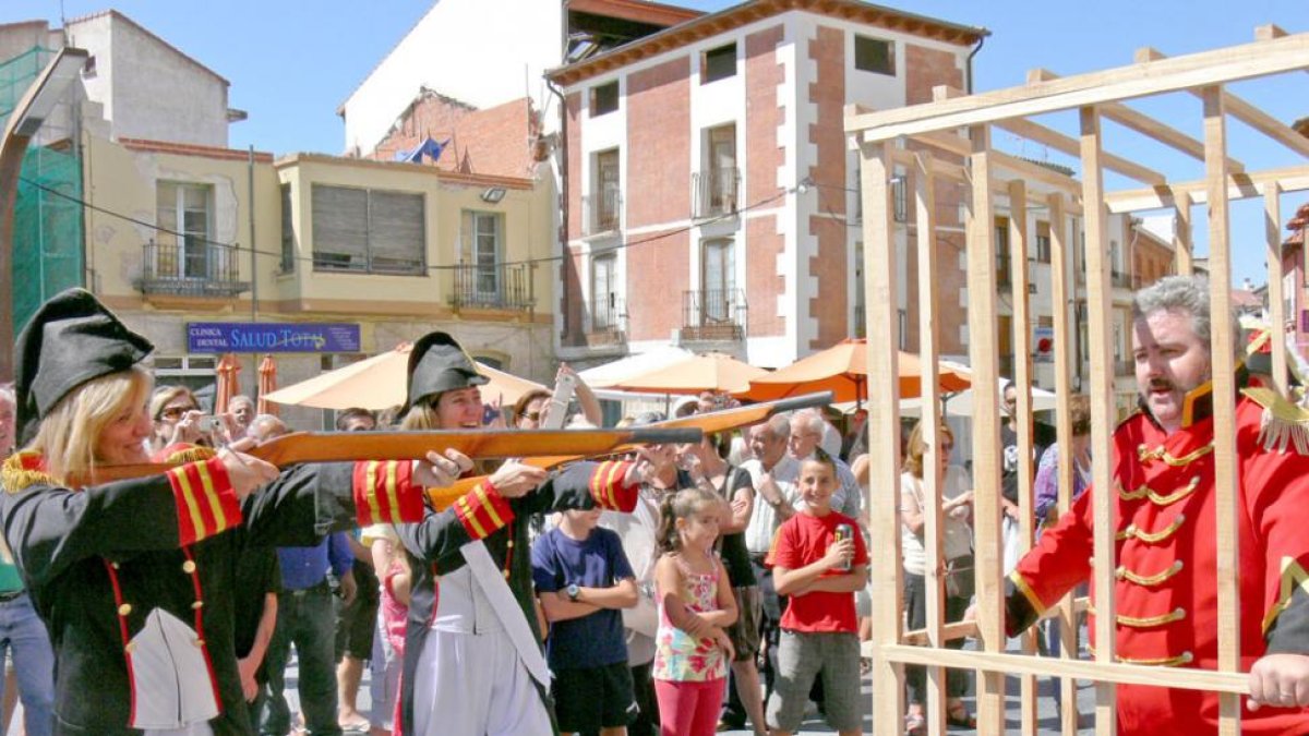 El municipio se vuelca en la recreación de la muerte de El Empecinado.-L. VELÁZQUEZ