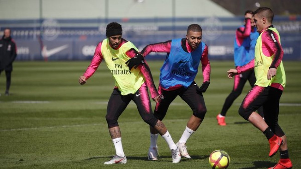 Neymar y Kylian Mbappé, este jueves, en París.-TWITTER / PSG