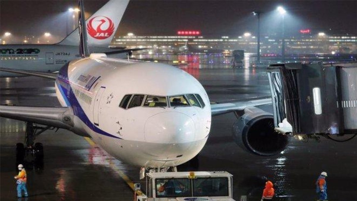 Aviones de diferentes países evacuan personas de Wuhan por el coronavirus.-EFE