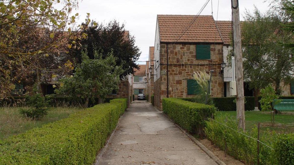 Las viviendas que se cederán son las viejas casas de los camineros existentes en la localidad.-ECB