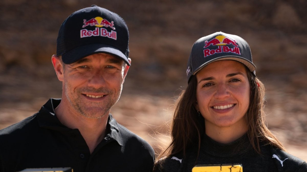 Loeb y Gutiérrez posan con sus trofeos. TWITTER / @TEAMX44