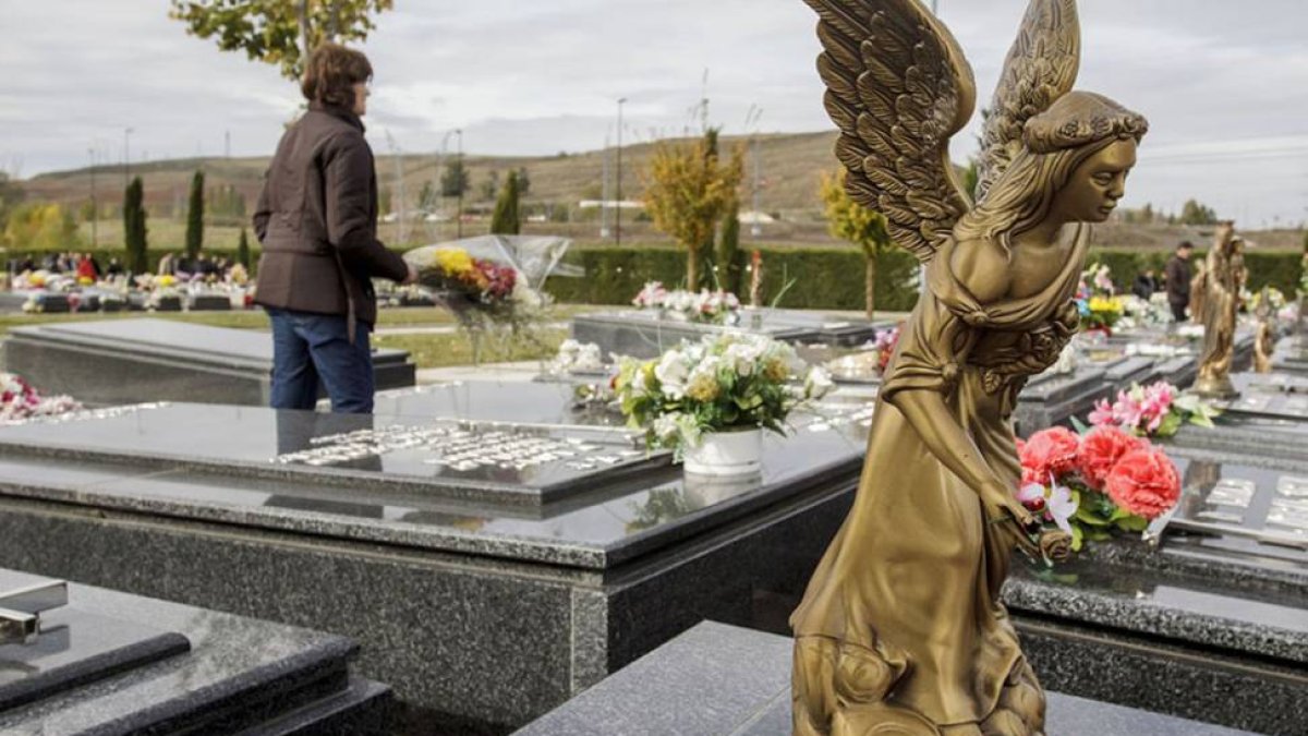 Imagen de uno de los patios del cementerio-Santi Otero