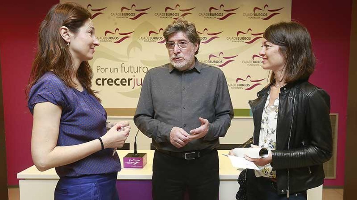 Hernando, Mayoral y Robles. momentos antes de la presentación de la gala.-RAÚL G. OCHOA
