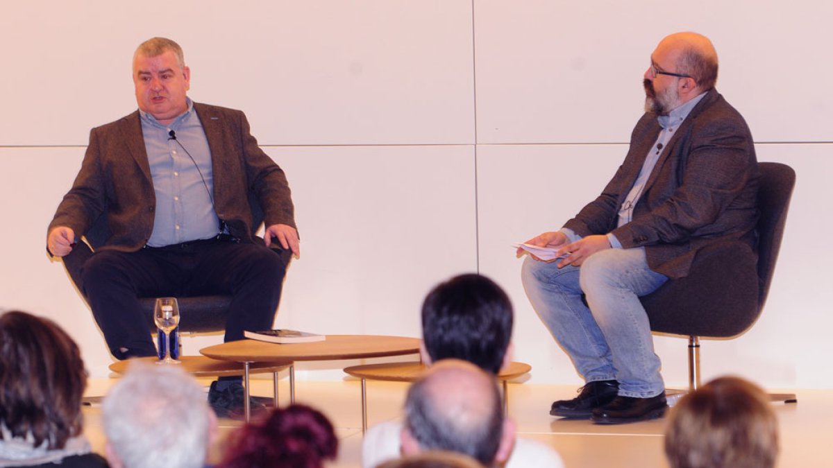 Vázquez Taín y García Ureta, durante la presentación del libro. ISRAEL L. MURILLO