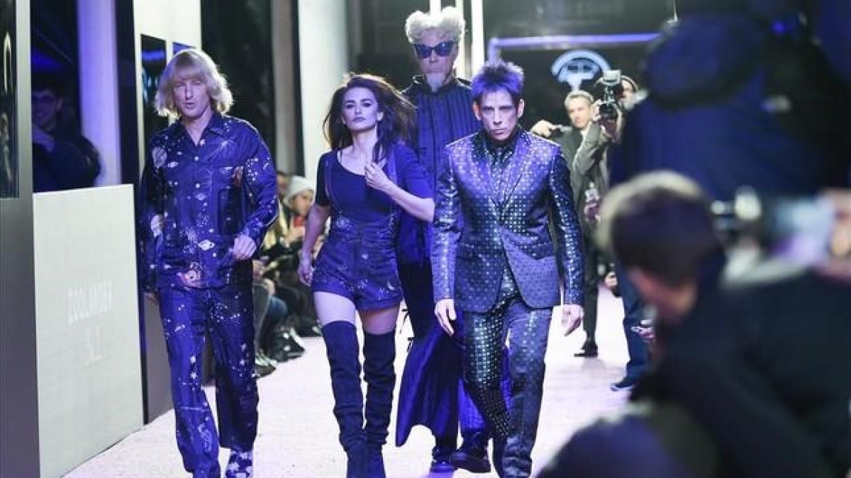 Owen Wilson, Penélope Cruz, Will Ferrell y Ben Stiller, en la pasarela de la Semana de la Moda de Nueva York, este martes.-AP / EVAN AGOSTINI