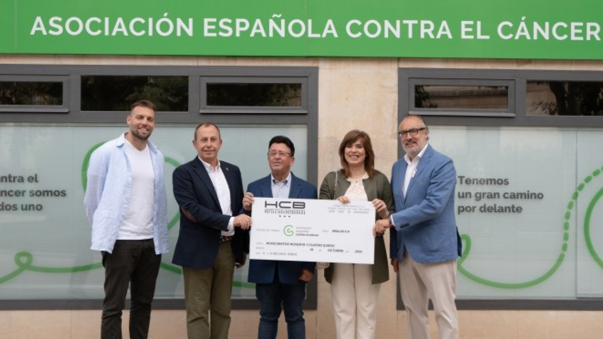(De izq. a der.) Michu, Ana Barrio, Eduardo González, Rodrigo Santidrián y José Ignacio Arroyo.
