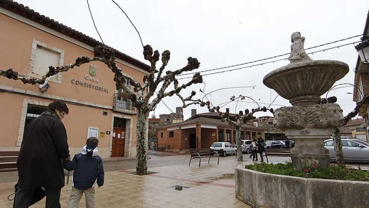 La alcaldesa remarca que la población infantil supone una parte importante en la localidad.-I. L. M.