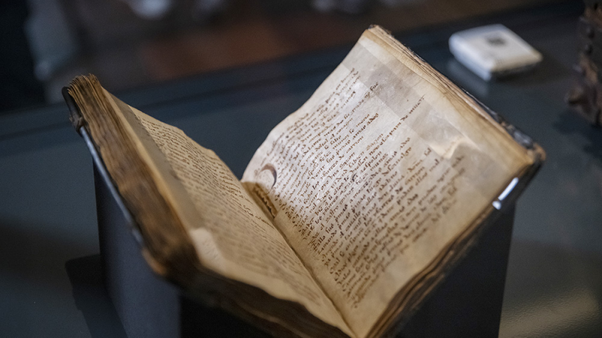 Ejemplar del códice único del Cantar del Mio Cid, que se conserva en la Biblioteca Nacional. BERNARDO DÍAZ
