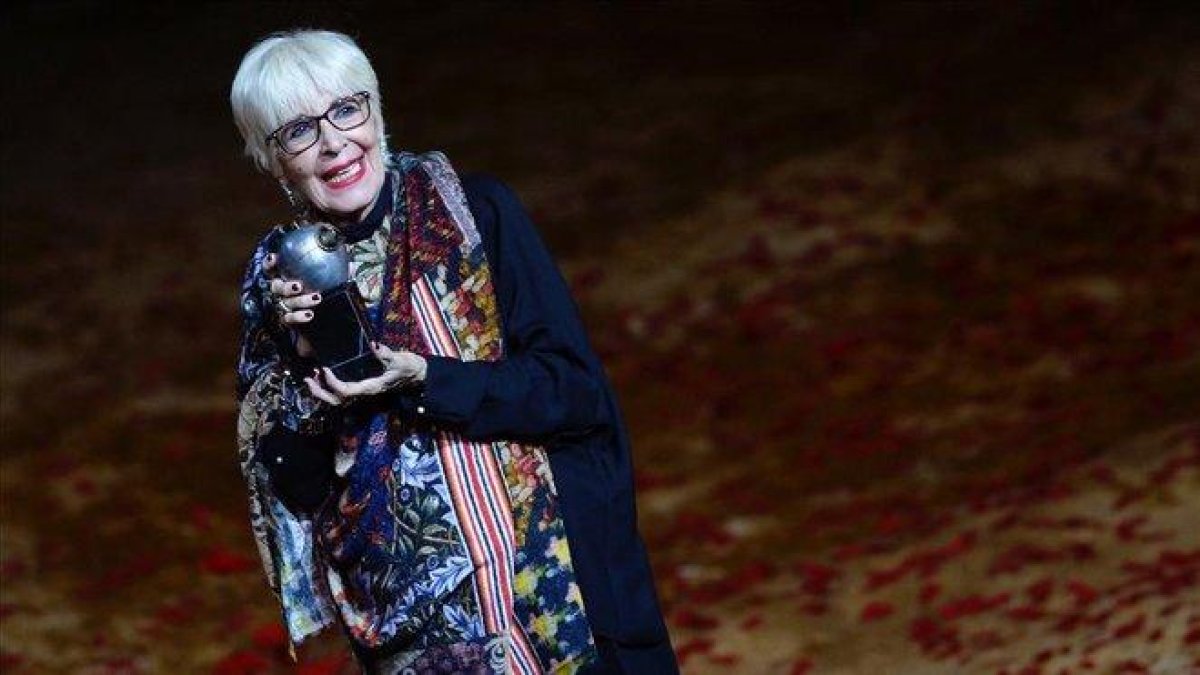Concha Velasco, con el premio Max de honor 2019, el pasado 20 de mayo.-EFE / NACHO GALLEGO