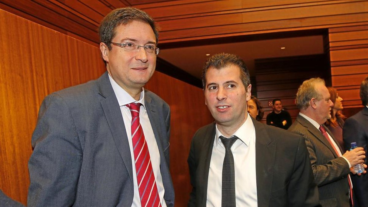 Óscar López y Luis Tudanca ayer en el aniversario del Estatuto.-J. M. LOSTAU