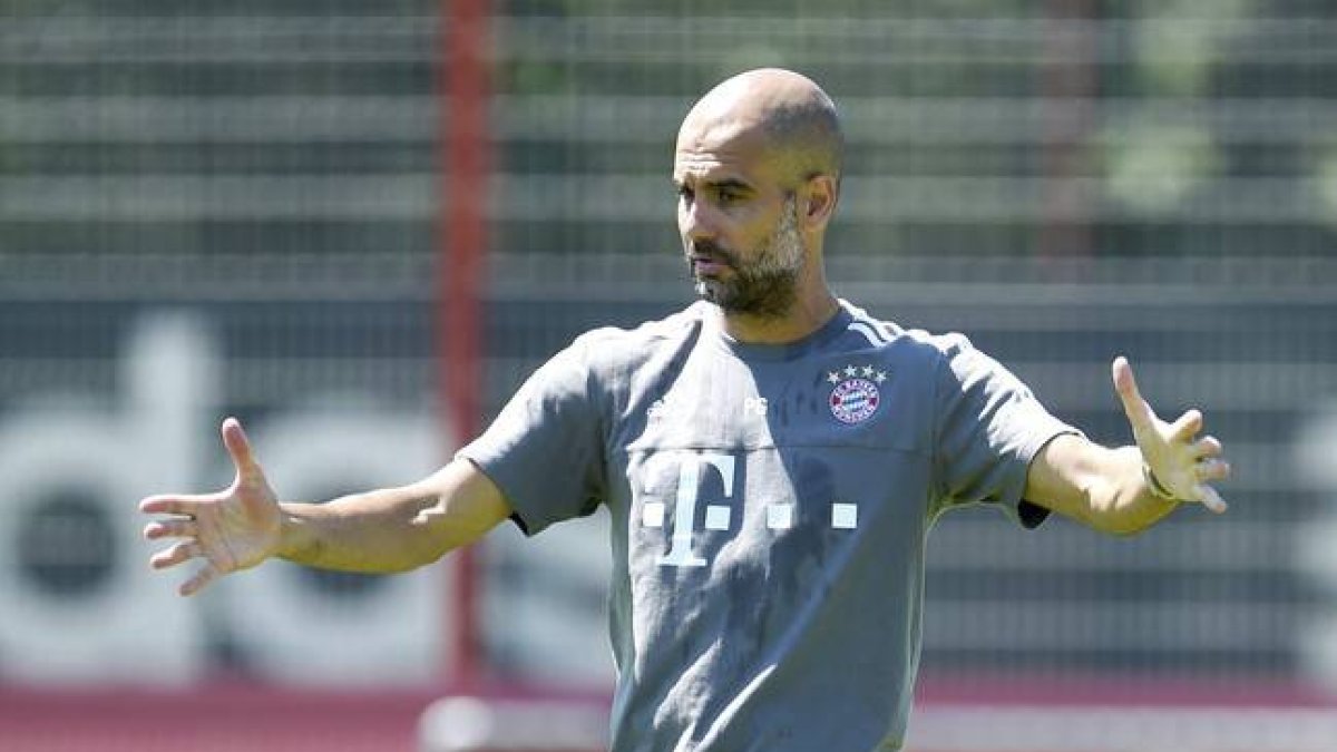 Pep Guardiola, el miércoles, durante un entreno del Bayern de Múnich.-Foto: ANDREAS GEBERT