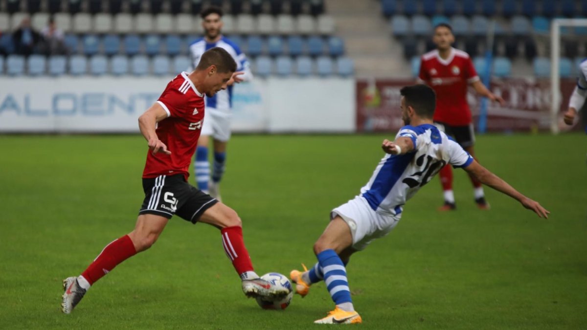 El Burgos CF recibe al Navalcarnero en el último partido de pretemporada. ALBA DELGADO / BURGOS CF