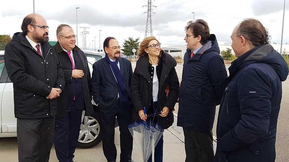 Raquel González en una imagen de archivo con Alfonso Fernández Mañueco, Ángel Guerra, Máximo López y Emilio Berzosa. L.V.