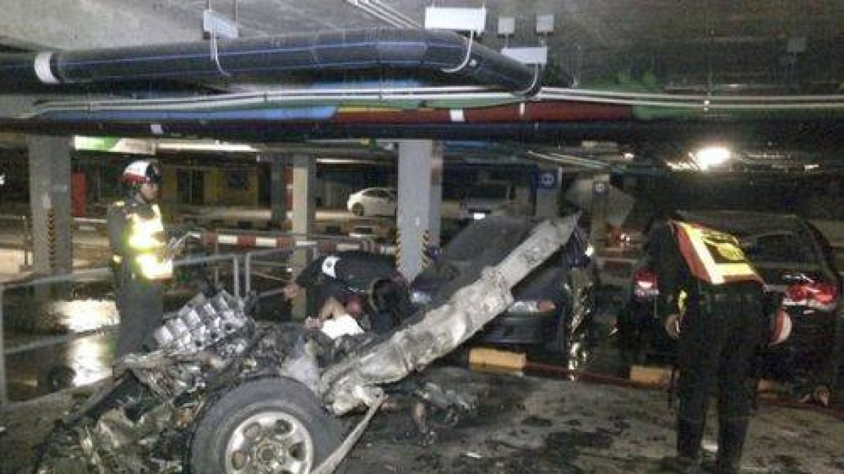 Explosión de un coche bomba en Tailandia.-Foto: SITTHIPONG CHAREONJAI / EFE