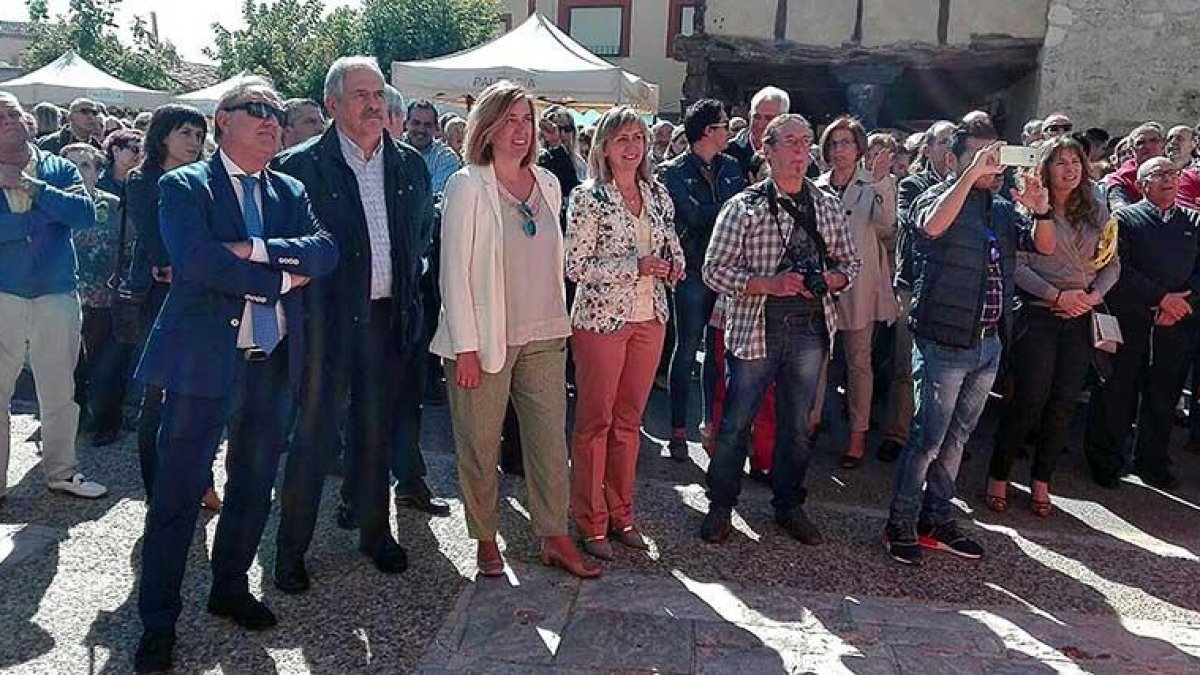 La presidenta de la Diputación de Palencia, María Ángeles Armisén, inauguró la Fiesta de la Cebolla Horcal.-ICAL