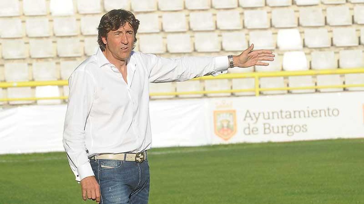 Patxi Salinas confía ciegamente en las opciones de su equipo para obtener un triunfo ante el Logroñés.-I. L. Murillo