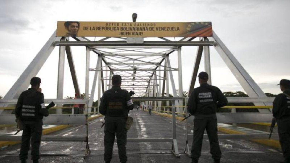 Puente José Antonio Páez en la frontera de Venezuela y Colombia.-EFE