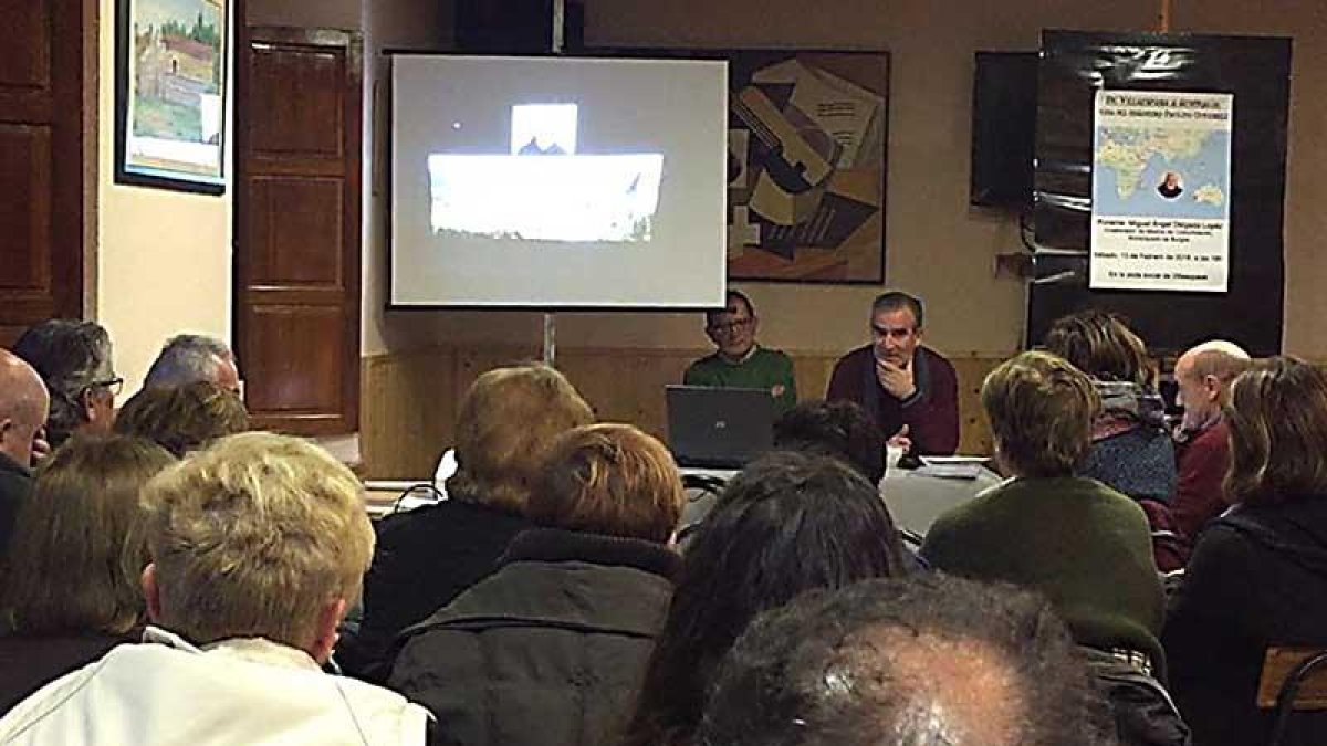 Charlas, talleres o visitas guiadas a los templos de la comarca son algunas de las muchas actividades de la asociación.-ECB