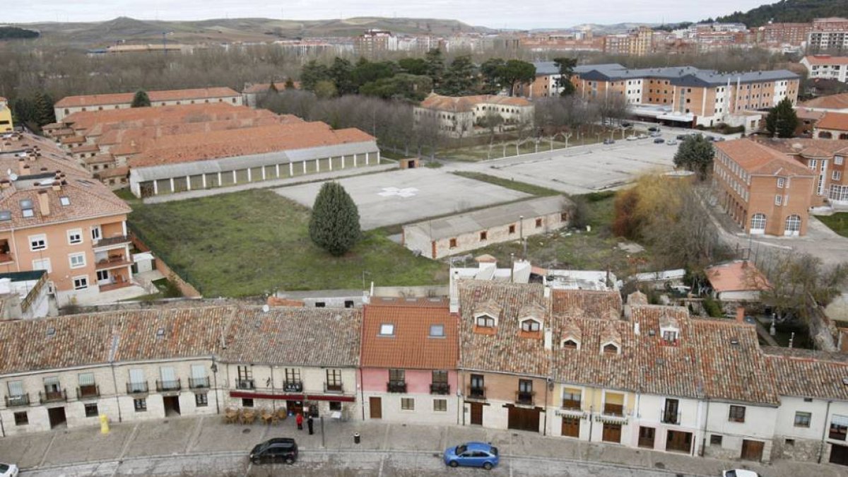 La zona de aularios del Hospital Militar se encuentra en la lado izquierdo de esta imagen.-RAÚL G. OCHOA