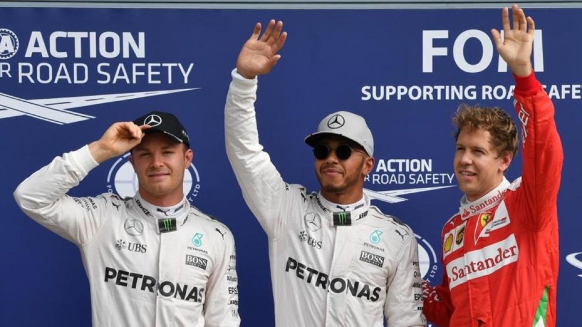 Nico Rosberg, Lewis Hamilton y Sebastian Vettel, hoy, en Monza, tras la calificación del GP de Italia.-AFP / ANDREJ ISAKOVIC