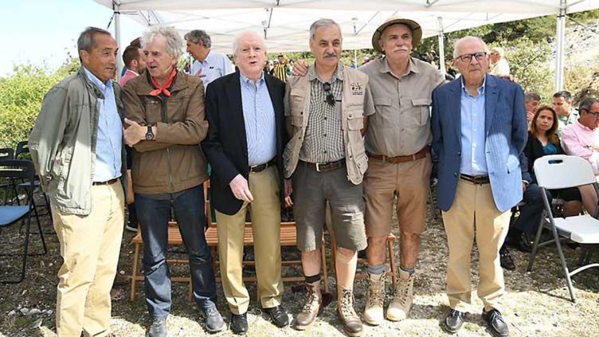 Los premiados, Germán Delibes y Ángel Ramos Serna, en compañía de los tres codirectores de la Fundación Atapuerca-ICAL