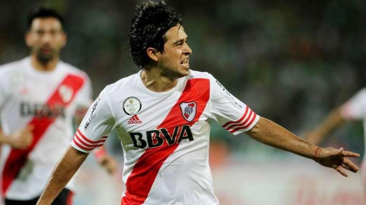 Leo Pisculichi con la camiseta del River Plate.-