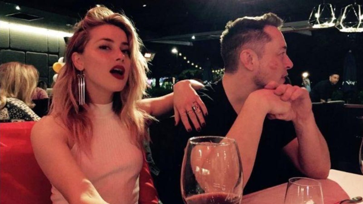 Amberd Heard y Elon Musk, cuando hicieron público que salían juntos.-EL PERIÓDICO