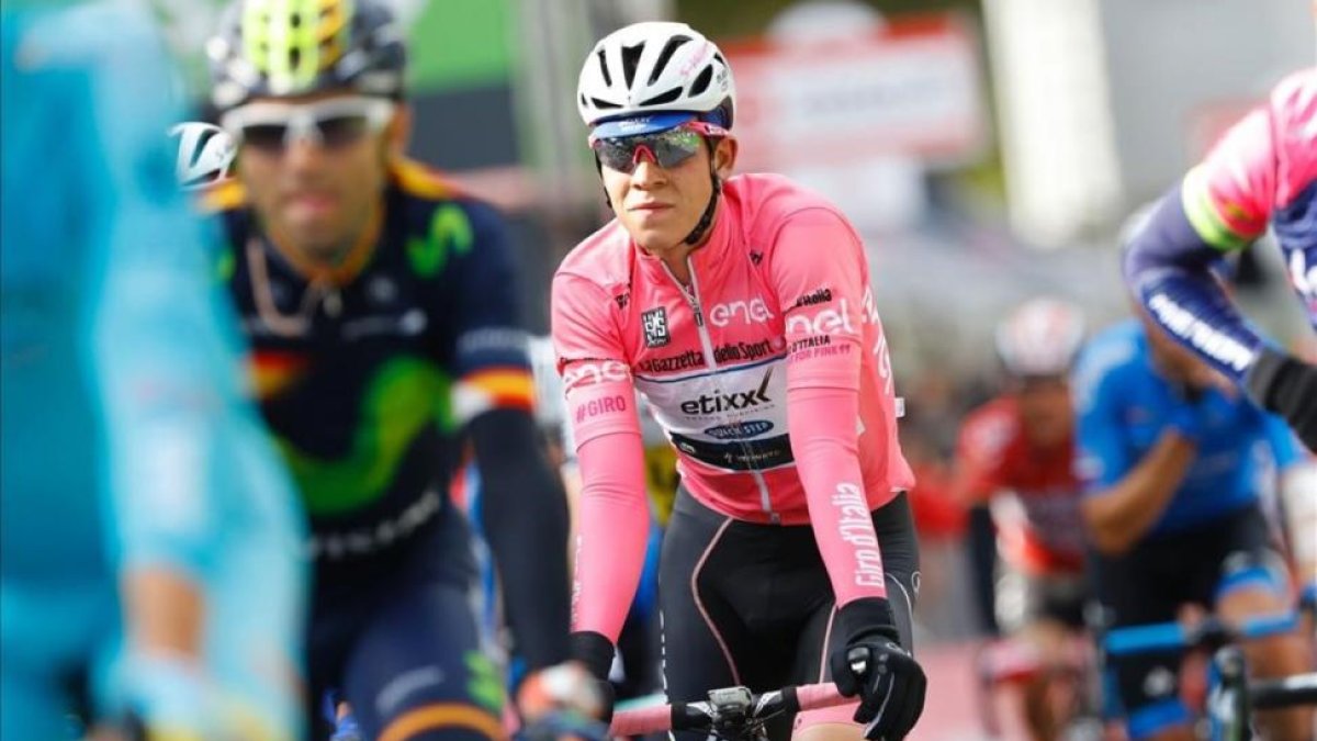 Alejandro Valverde y Bob Jungels atraviesan la meta de Bibione.-AFP / LUK BENIES