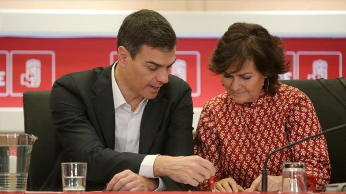 Pedro Sánchez y Carmen Calvo, el pasado 12 de enero en la sede del PSOE.-/ JOSÉ LUIS ROCA