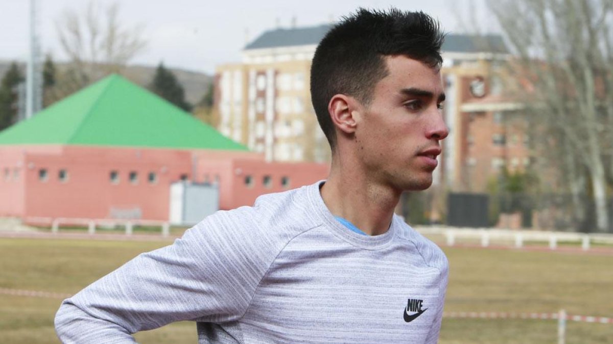Jesús Gómez durante un entrenamiento en San Amaro.-RAÚL G. OCHOA