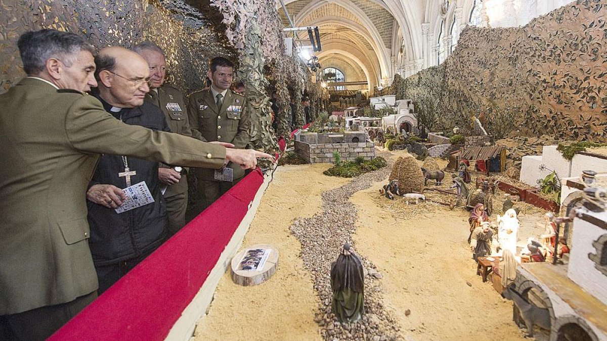 El Belén del Ejército, «actual» y muy preciso con los detalles.-ISRAEL L. MURILLO