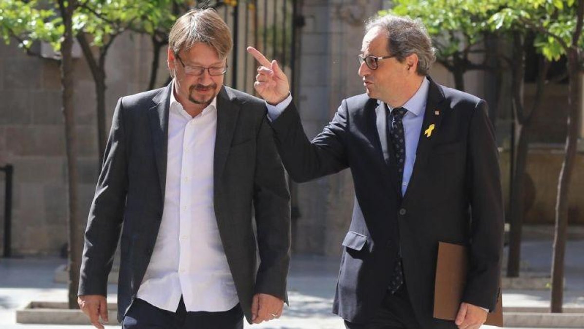 El president de la Generalitat, Quim Torra, antes de reunirse con Xavier Domènech, coordinador general en Catalunya de En Comú Podem.-DANNY CAMINAL