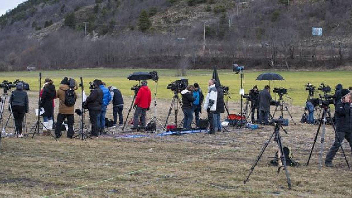 Despliegue periodístico en la localidad de Seyne-les Alpes.-