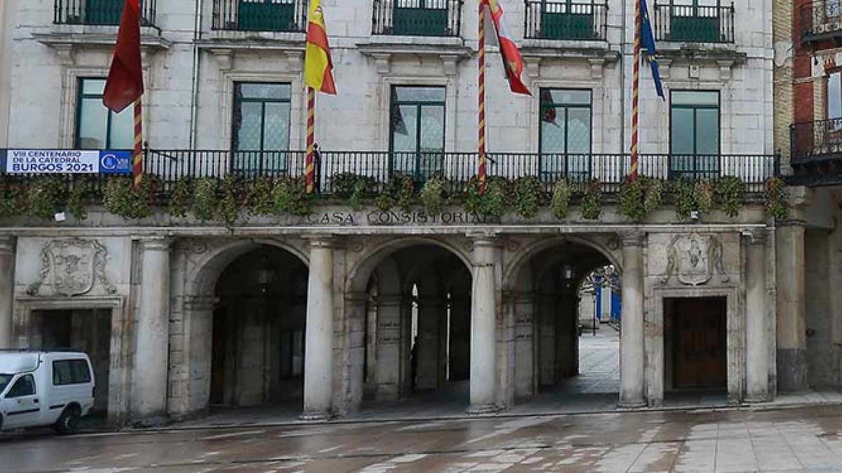 Fachada del Ayuntamiento de Burgos. ECB