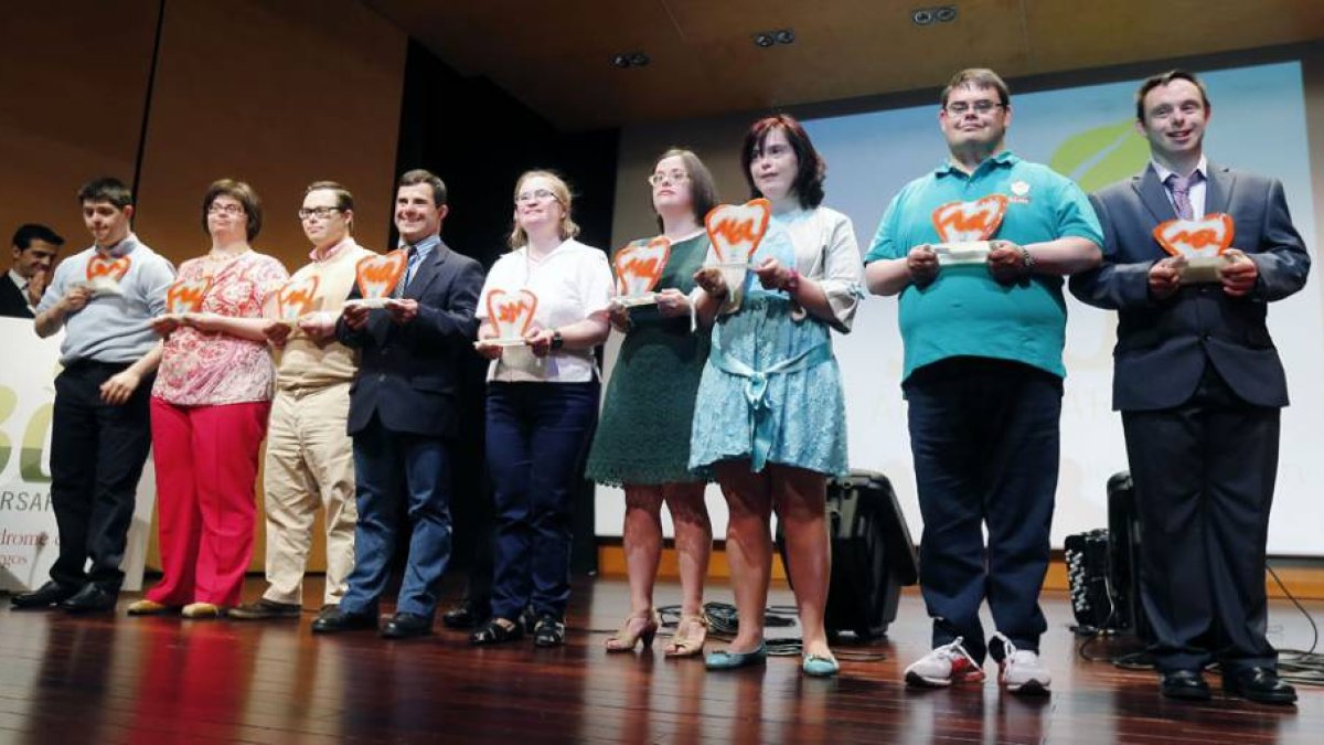 Representantes políticos de Burgos y Castilla y León acompañaron a Sindrome Down Burgos en su celebración.-RAÚL G. OCHOA