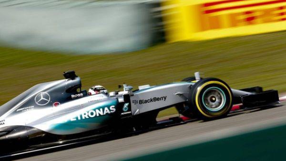 El Mercedes de Lewis Hamilton en el Gran Premio de China.-Foto: DIEGO AZUBEL / EFE
