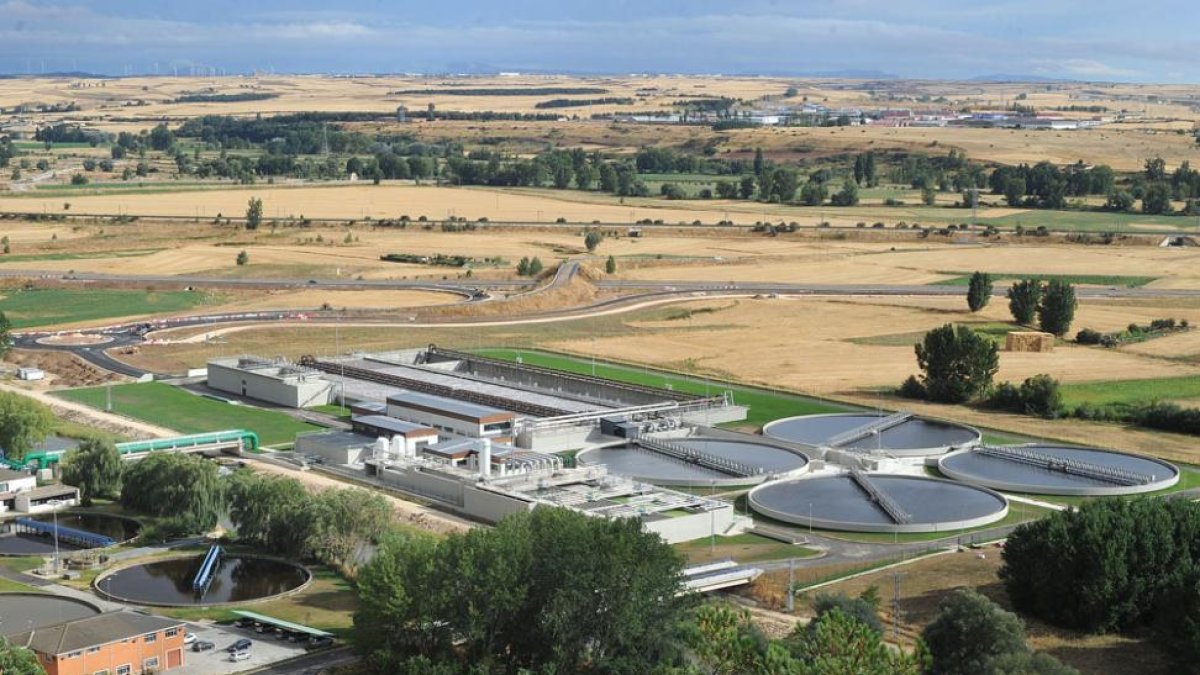 Panorámica de la estación depuradora de agua, que con la ampliación incrementó el 50% de su capacidad de depuración.