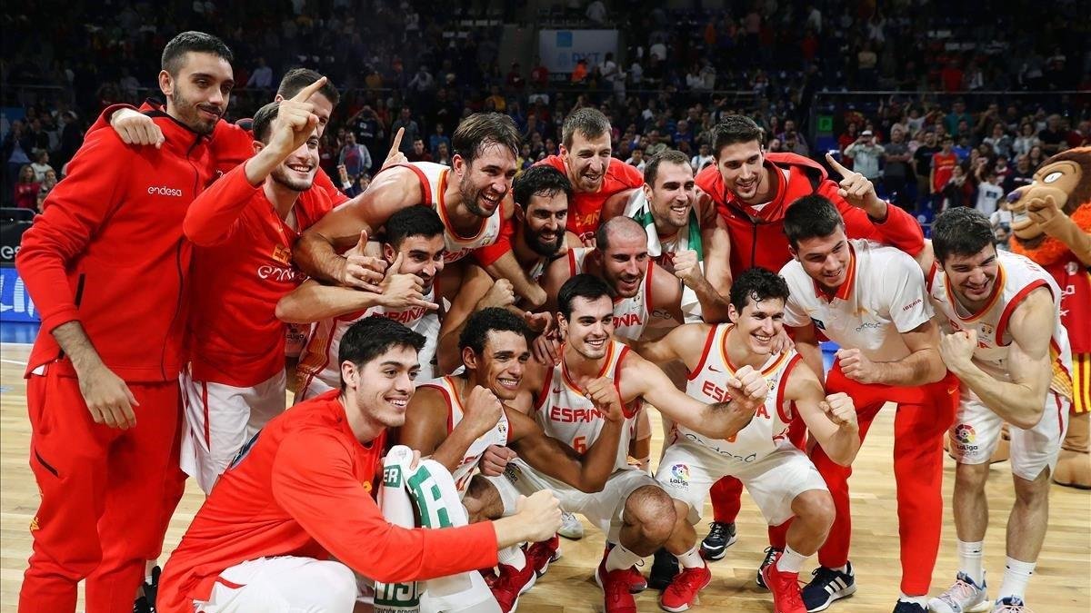 Jugadores celebran el triunfo de la elección-CRISTOBAL GARCIA