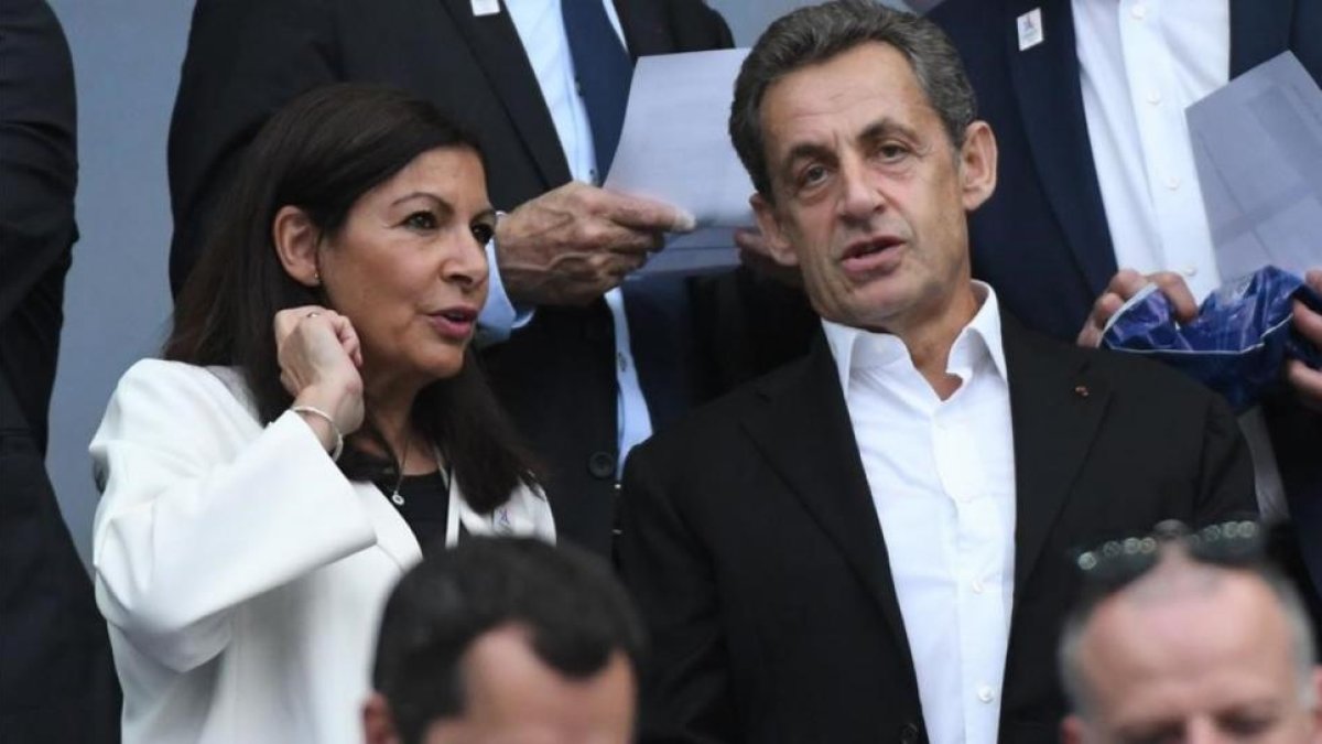 Anne Hidalgo, con Nicolas Sarkozy, el pasado sábado 27 de mayo.-JEAN-FRANCOIS MONIER