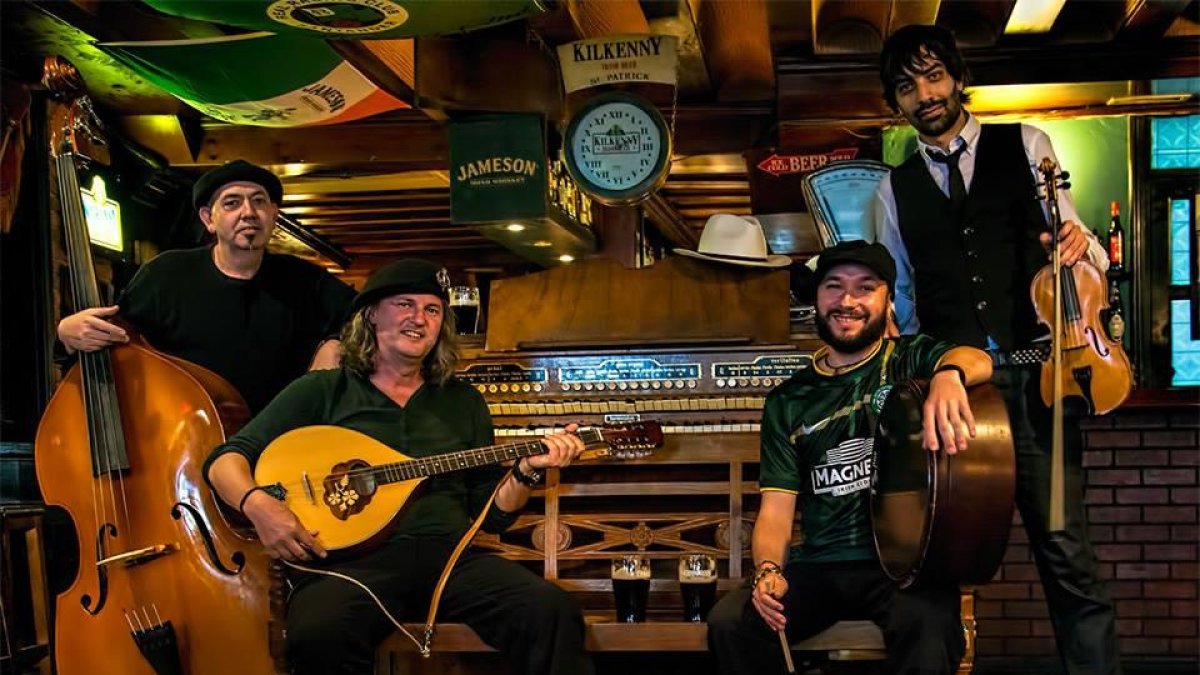 Javi López, Ali Hamilton, Rubén de Velasco y Óscar Calvo, forman la agrupación musical The Taverners.-ECB