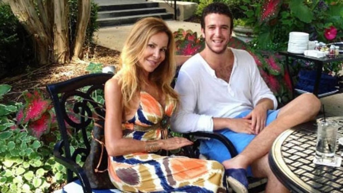 Ana Obregón posa junto a su hijo Álex Lequio.-/ PERIODICO (INSTAGRAM)