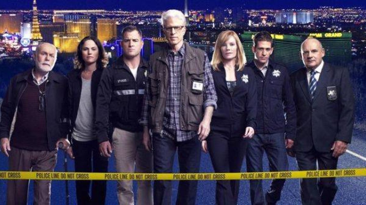 El elenco de 'CSI Las Vegas', con Ted Danson al frente.-
