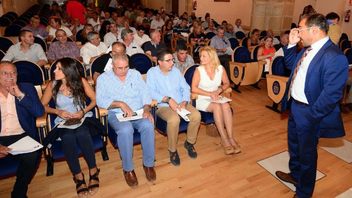 Luis Rey explica a los alcaldes sorianos los objetivos del funcionamiento del recién constituido Consejo.-ÁLVARO MARTÍNEZ