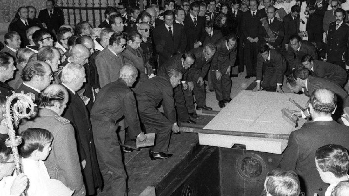Una imagen del entierro de Franco en el Valle de los Caídos, el 23 de noviembre de 1975-EFE