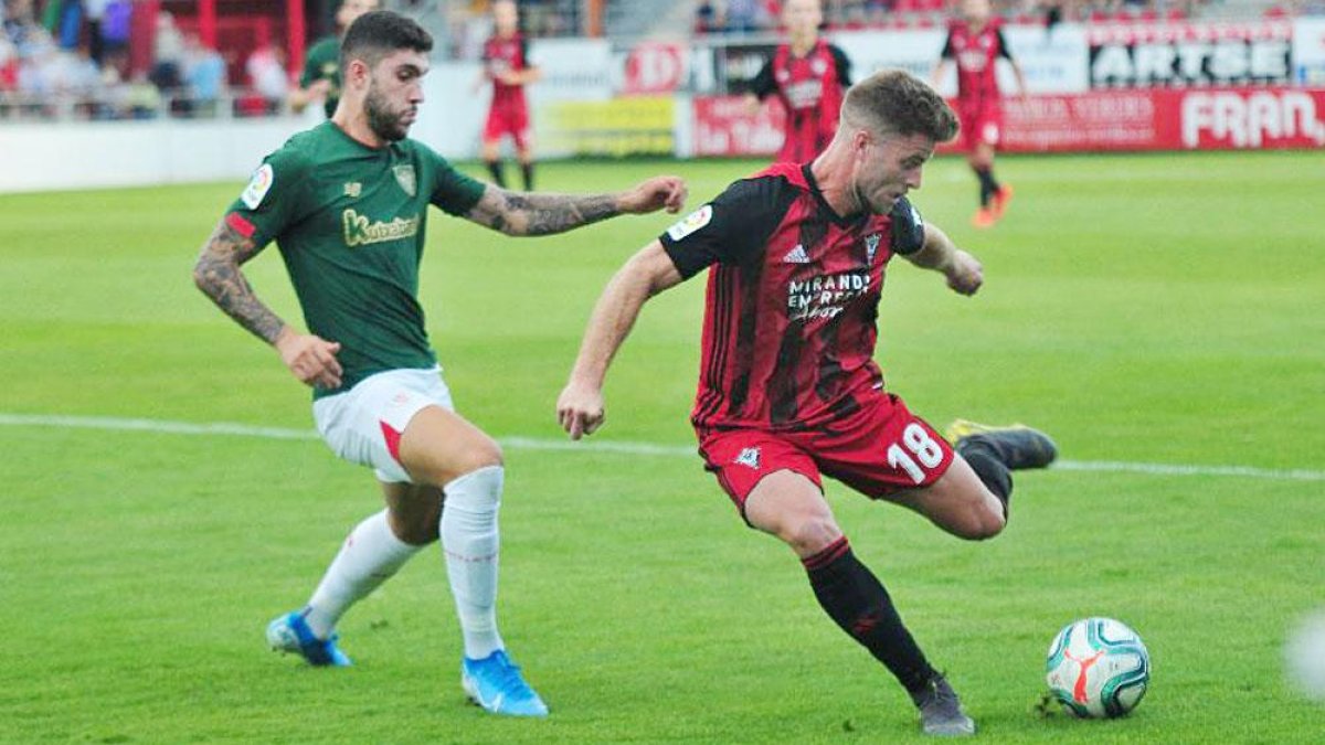 El Mirandés debuta esta noche en Vallecas.-JOSÉ ESTEBAN EGURROLA