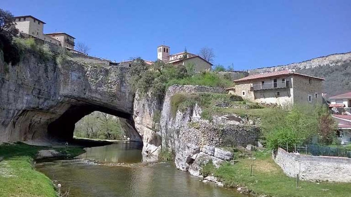 Puentedey es una de las localidades más conocidas del municipio, un remanso de paz con increíbles vistas a su alrededor.-ECB