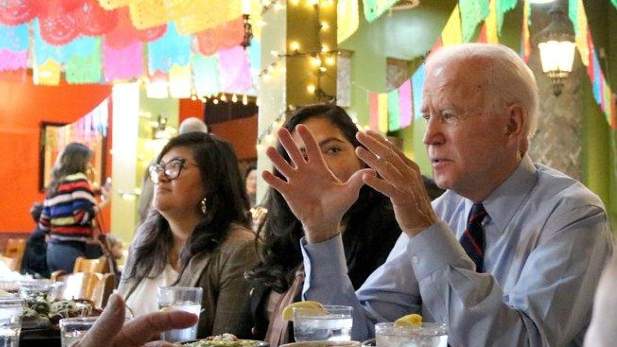 Biden también discutió con los asistentes al almuerzo sobre educación, los desamparados entre otros temas.-EFE