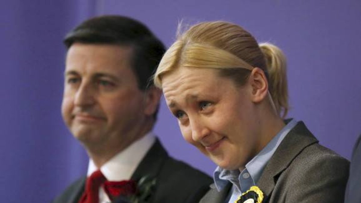 Mhairi Black, sonriendo tras conocer su victoria.-Foto:   David Cheskin / AP / DAVID CHESKIN
