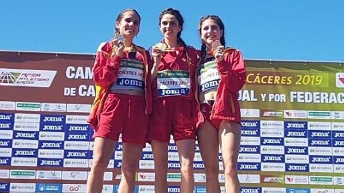 Celia Antón en lo más alto del podio de honor del Nacional sub 23-ECB