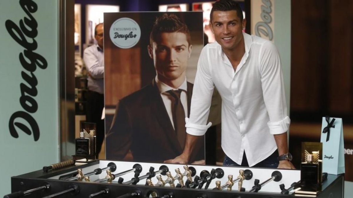 Cristiano Ronaldo, durante el acto de presentación de su perfume.-EFE / ÁNGEL DÍAZ